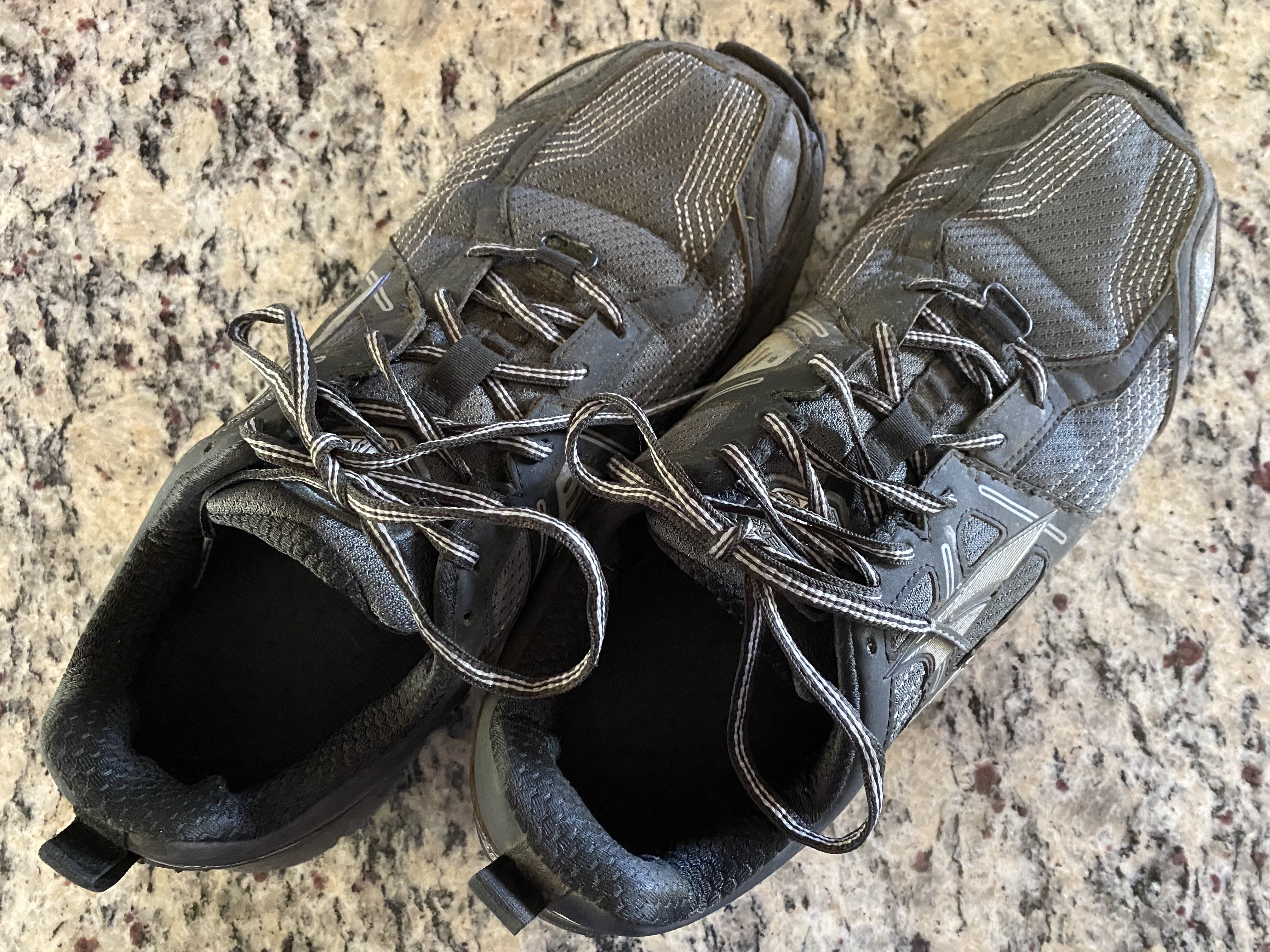 Review of Altra Lone Peak Trail Runners: a Good Choice for Day Hikes and Lightweight Backpacking